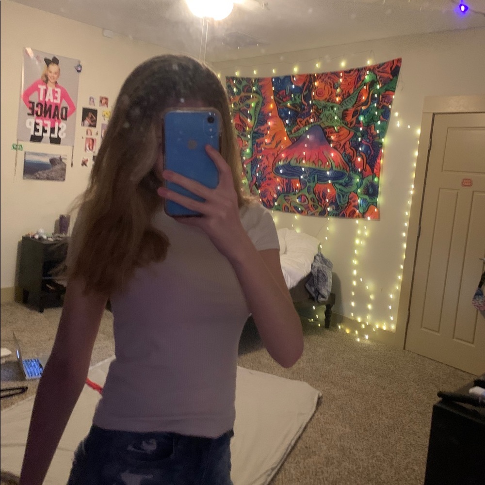 cute top! - Picture 3 of 3